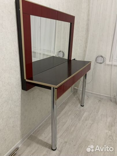 Комод с зеркалом