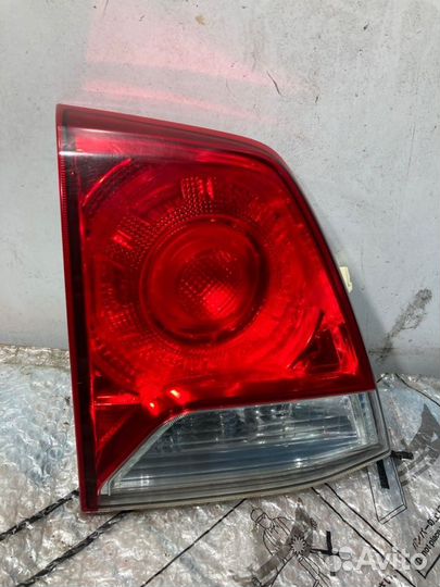 Фонарь задний внутренний левый Toyota Land Cruiser