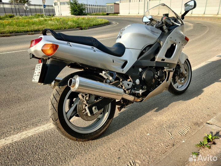 Kawasaki ZZR 400 2005 год