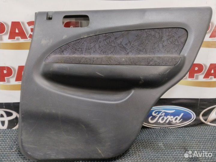 Обшивка двери задняя правая Honda Hr-V GH4 D16A