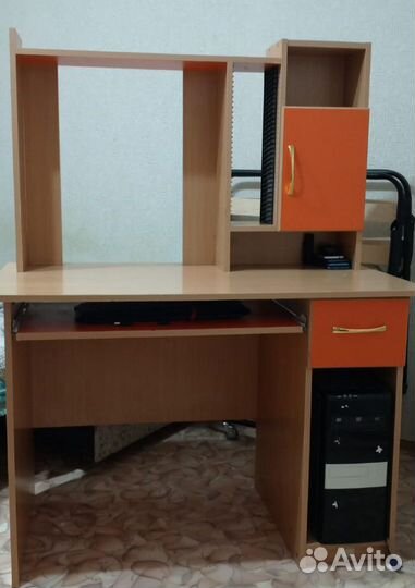 Компьютерный стол