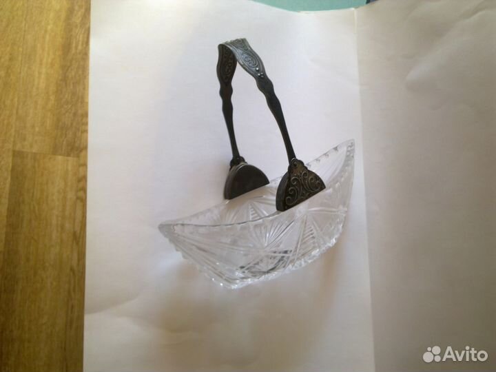 Конфетница из хрусталя с ручкой из мельхиора