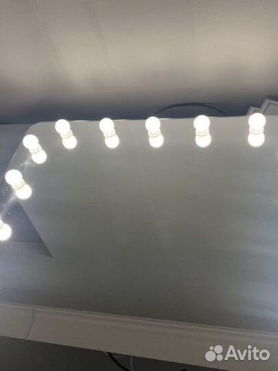 Зеркало гримерное с лампочками