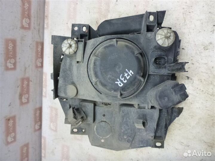 Фара передняя правая Volkswagen Caravelle 7DC AHY