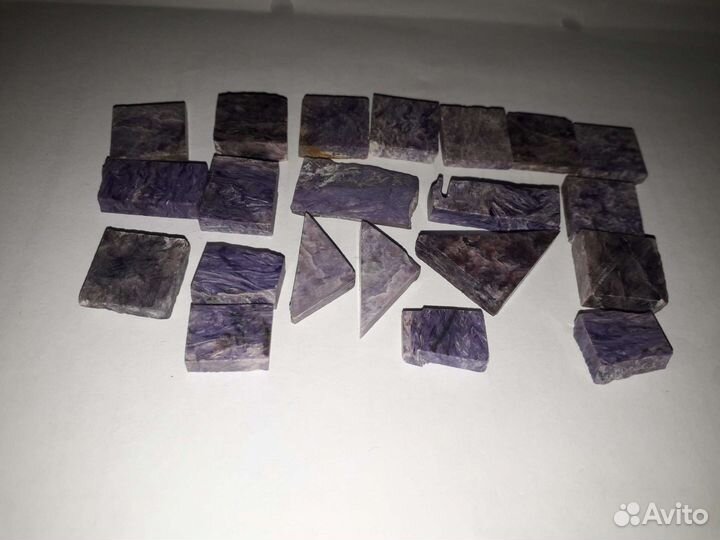 Чароит. Кусочки чароита. Квадратики чароита