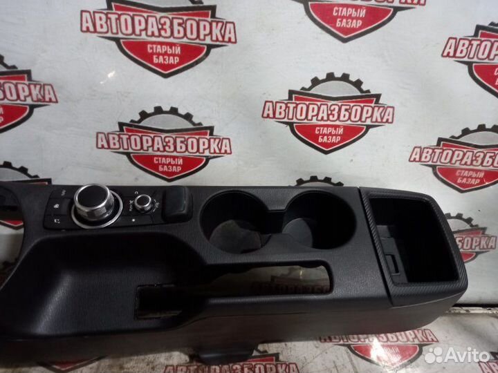 Бардачок между сиденьями Mazda Demio DJ3FS P3 2016