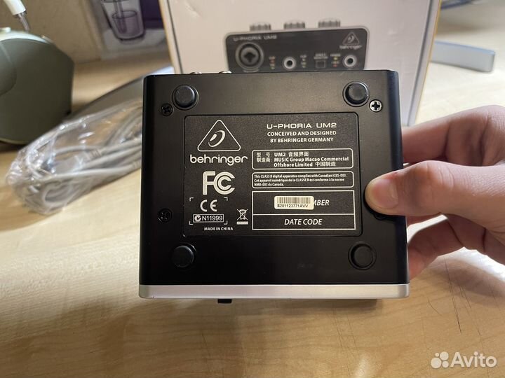 Звуковая карта Behringer U-Phoria UM2
