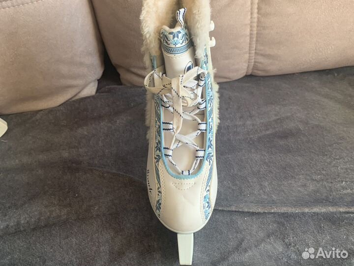 Коньки фигурные женские