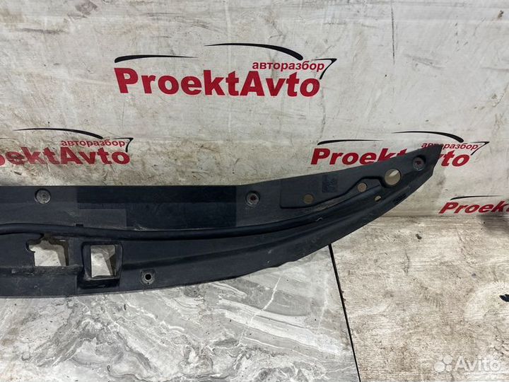 Кожух замка капота Toyota Land Cruiser 200 2013