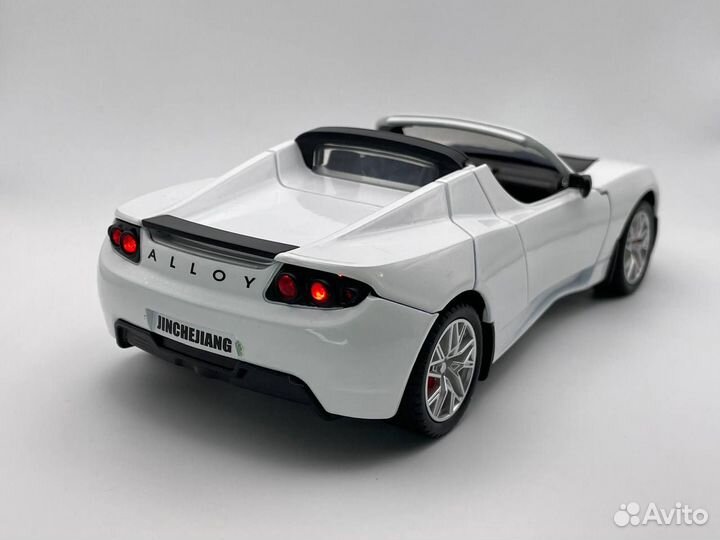 Модель автомобиля Tesla Roadster 1:24 металл