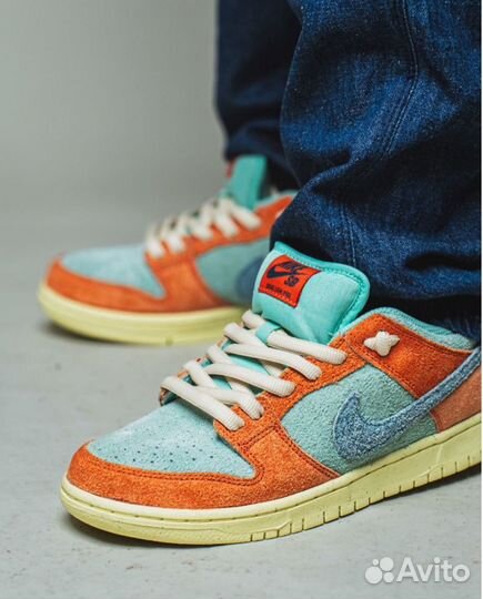 Nike sb dunk low “Orange Emerald Rise”