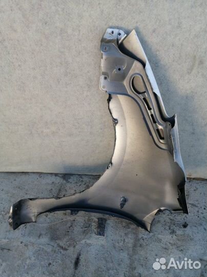 Крыло переднее правое Toyota Prius NHW20