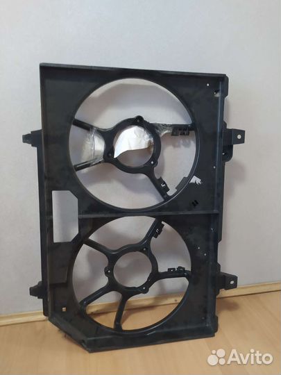 Nissan 21483-8H303 Диффузор вентиляторов