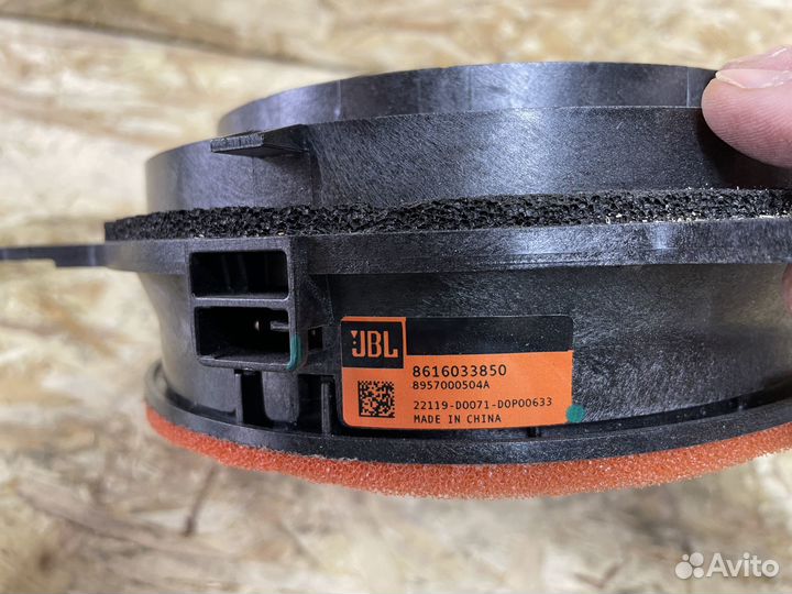 Колонка музыкальная JBL Toyota Alphard 3