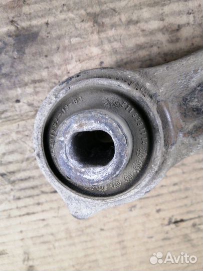 Рычаг под амортизатор передний левый Mercedes-Benz