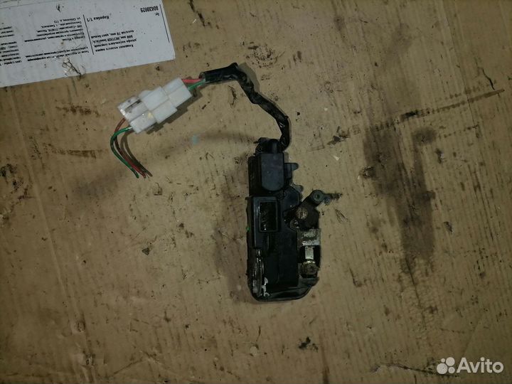 Замок двери перед право Мазда 626