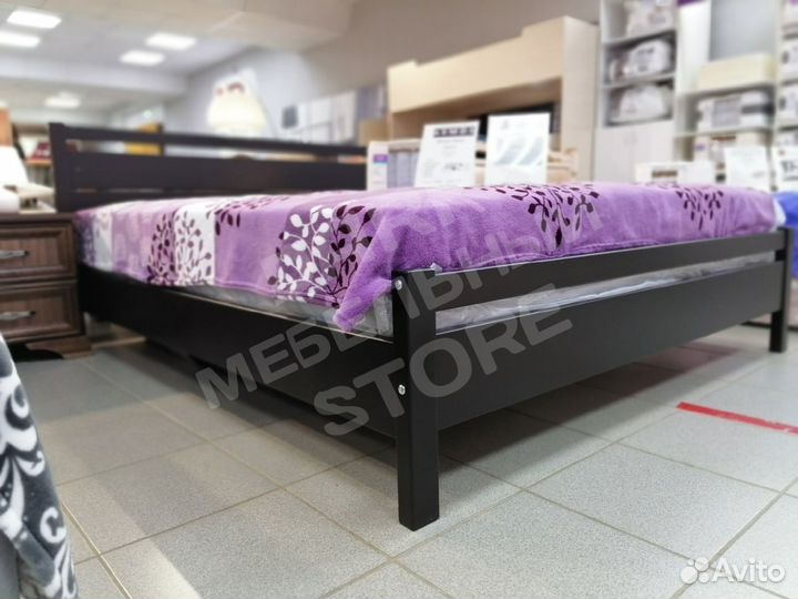 Кровать массив