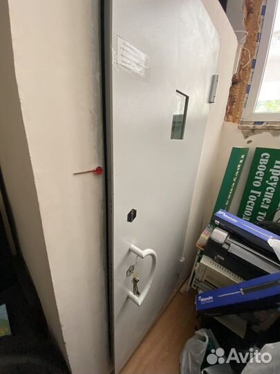 Дверь сейф банковская