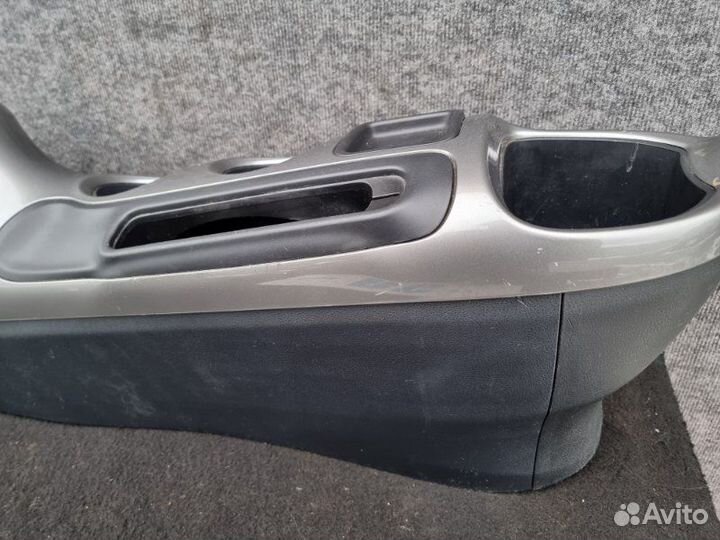 Подлокотник Nissan Juke HR16DE 2012