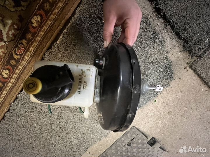 Вакумный уселитель тормозов Reno Logan седан