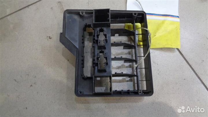 Корпус блока предохранителей подкапотного BMW 5-S