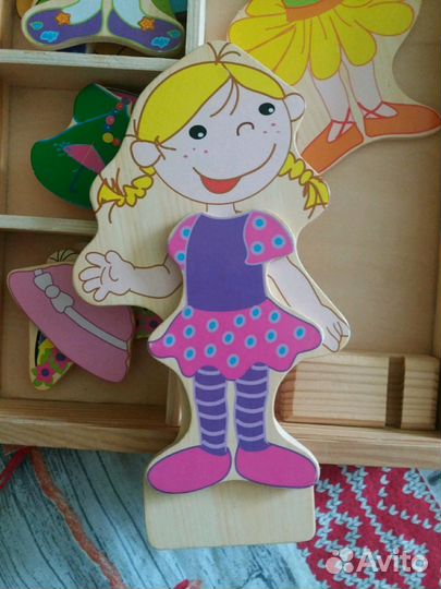 Деревянная игра одень куклу