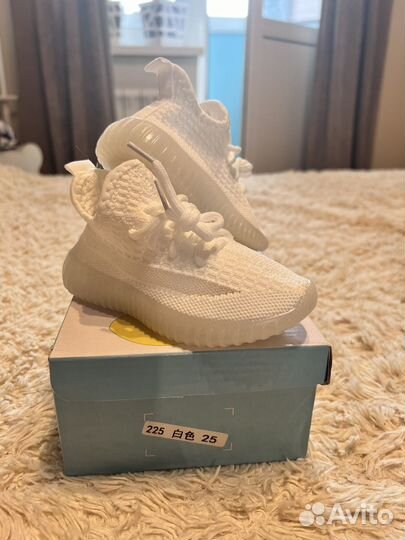 Кроссовки изи