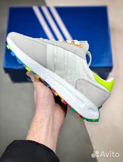 Кроссовки женские Adidas