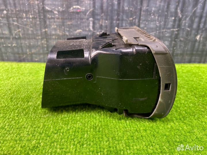 Воздуховод передний левый Volkswagen Passat B5 AZM