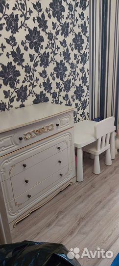 Комод и детский столик со стульчиком