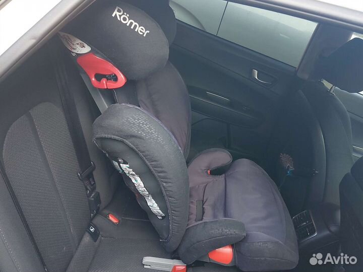 Автомобильное кресло Romer kidfix