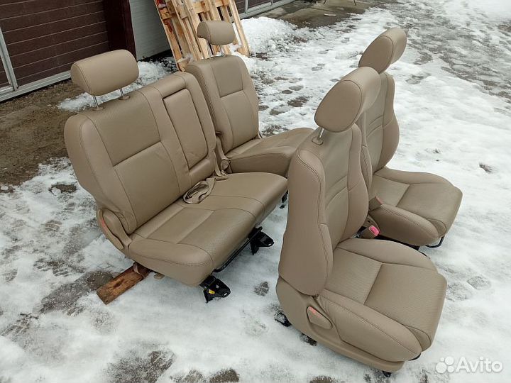 Обшивка двери задней левой Mitsubishi L200