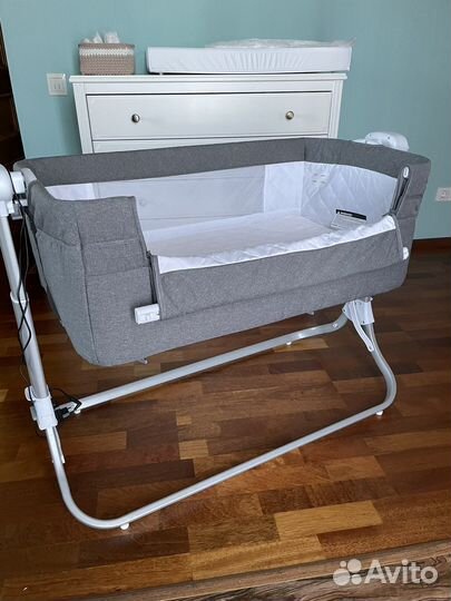 Детская кроватка приставная с маятником