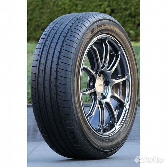 Yokohama BluEarth-XT AE61 215/60 R17