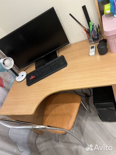 Компьютерный стол и стул