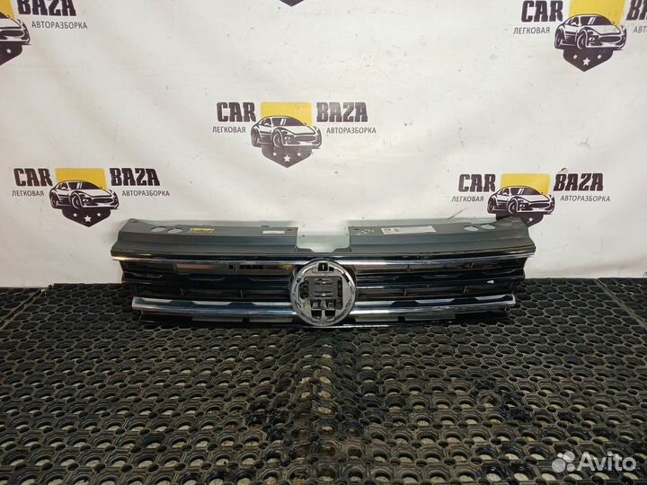 Решетка радиатора Volkswagen Tiguan