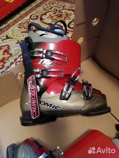 Горнолыжные ботинки atomic