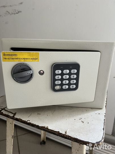 Сейф с кодовым замком