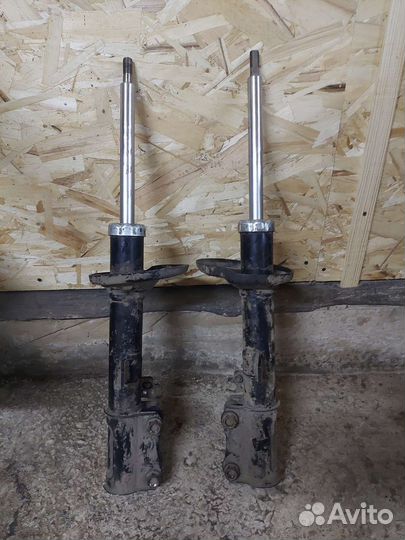 Стойки задние тойота карина ат211