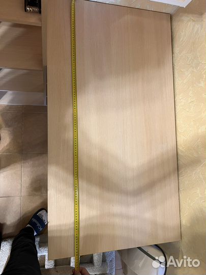 Углавой стол со стелажом