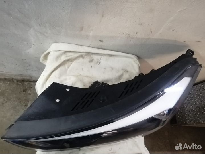 Фара левая на hyundai Tucson 3