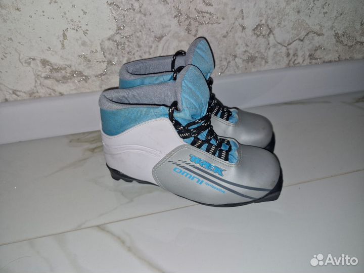Лыжные ботинки
