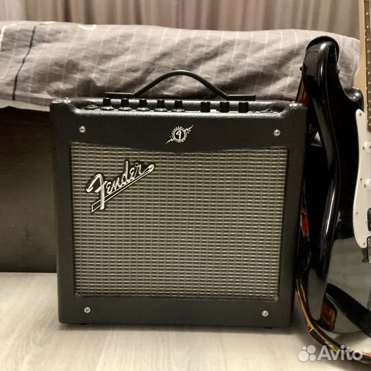 Комбоусилитель мustаngiv2 гитapa Fender squier