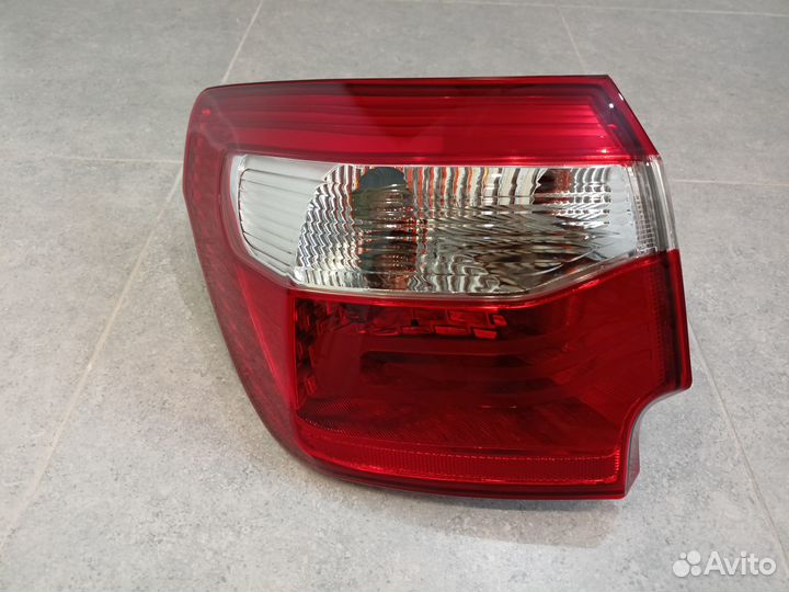Фонарь задний левый наружный Kia Rio 3 хэтчбек