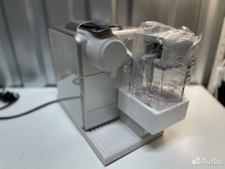 Капсульная кофемашина Nespresso Lattissima Touch