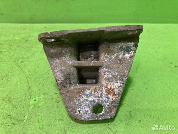 Кронштейн радиатора MAN TGX