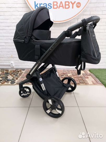 Коляска с автоматической системой торможения