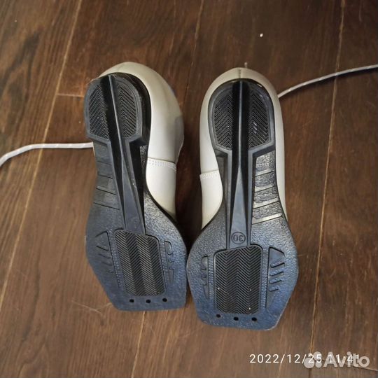 Лыжные ботинки детские 30р, тип NN