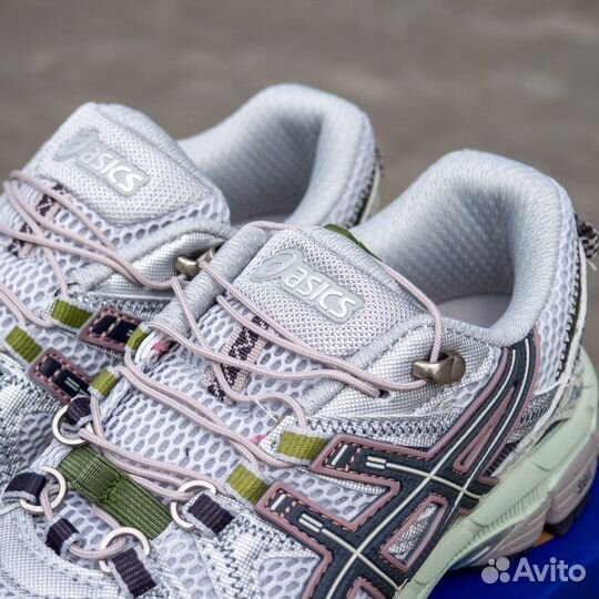 Кроссовки женские asics