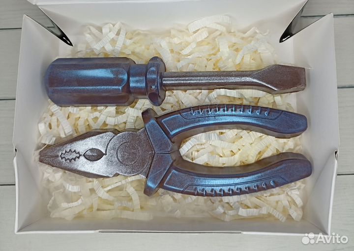 Инструменты из шоколада